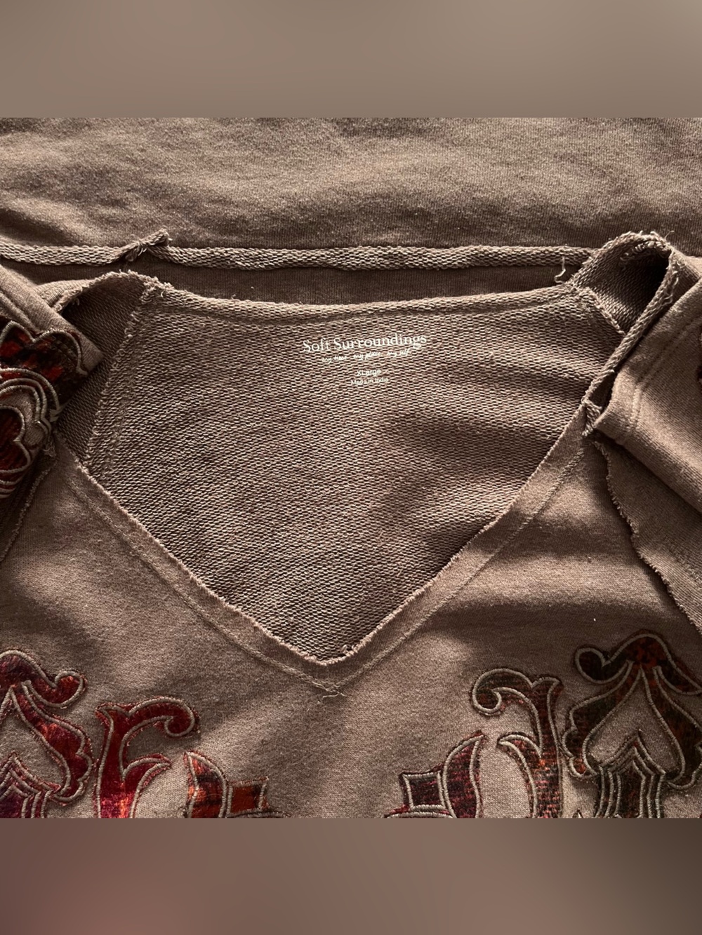 Soft Surroundings Taupe Mauve Burgundy Distressed Velvet Appliqué Cozy Top XL - Picture 2 of 10